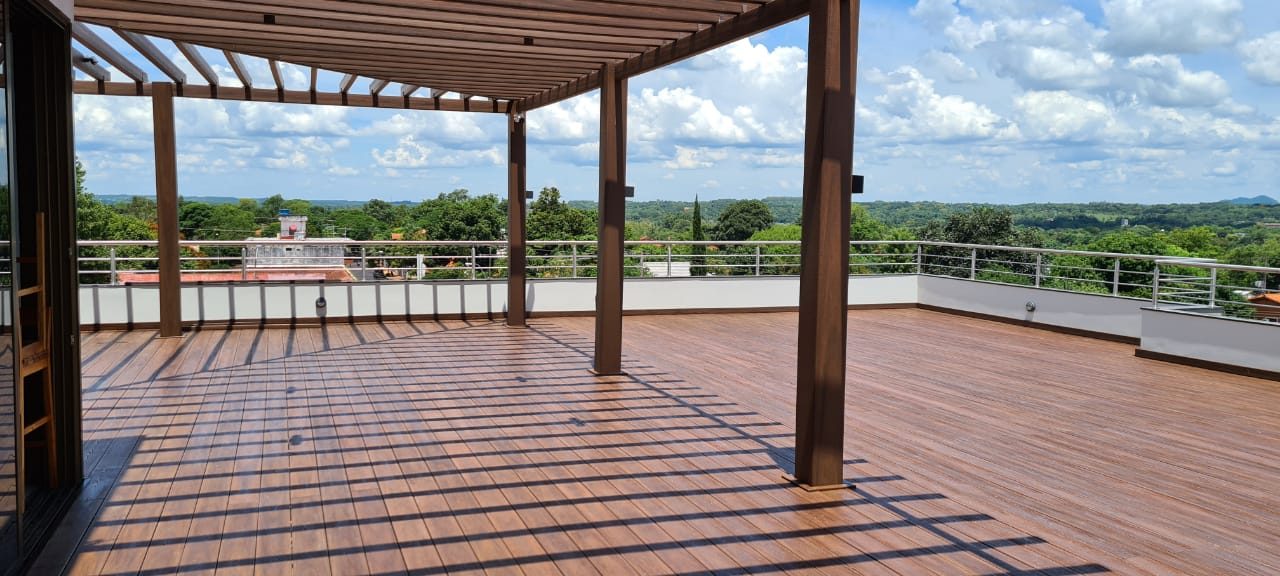 Pergolado com vigas 153 x 60 em terraço