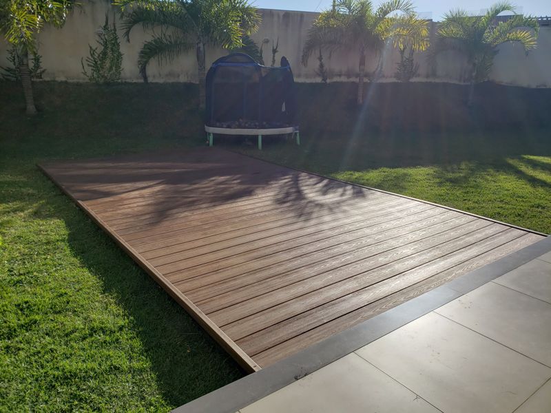 Deck sobre gramado