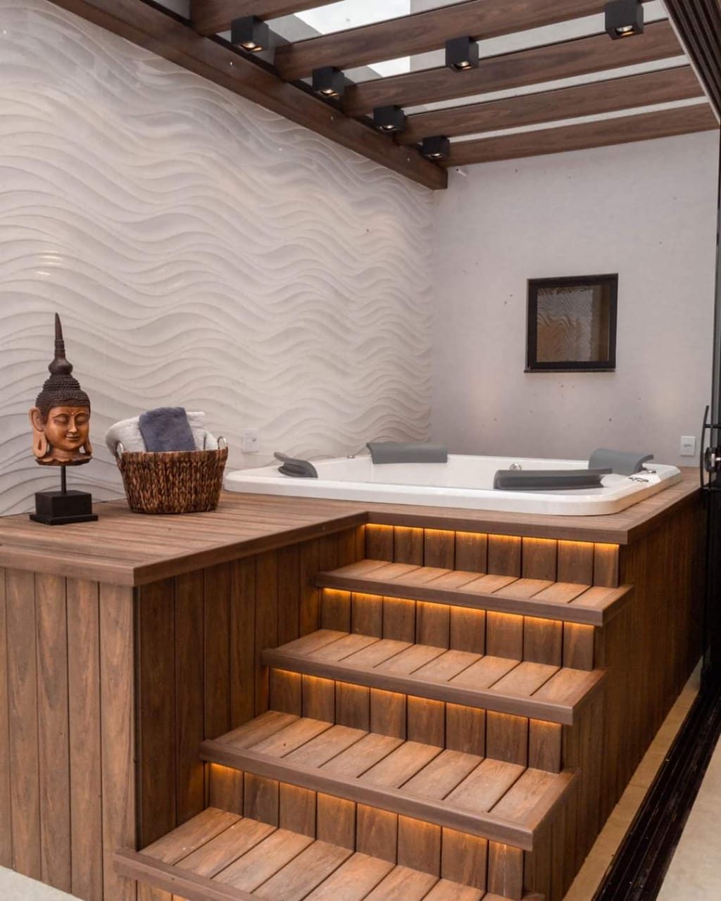 Deck de spa com degraus